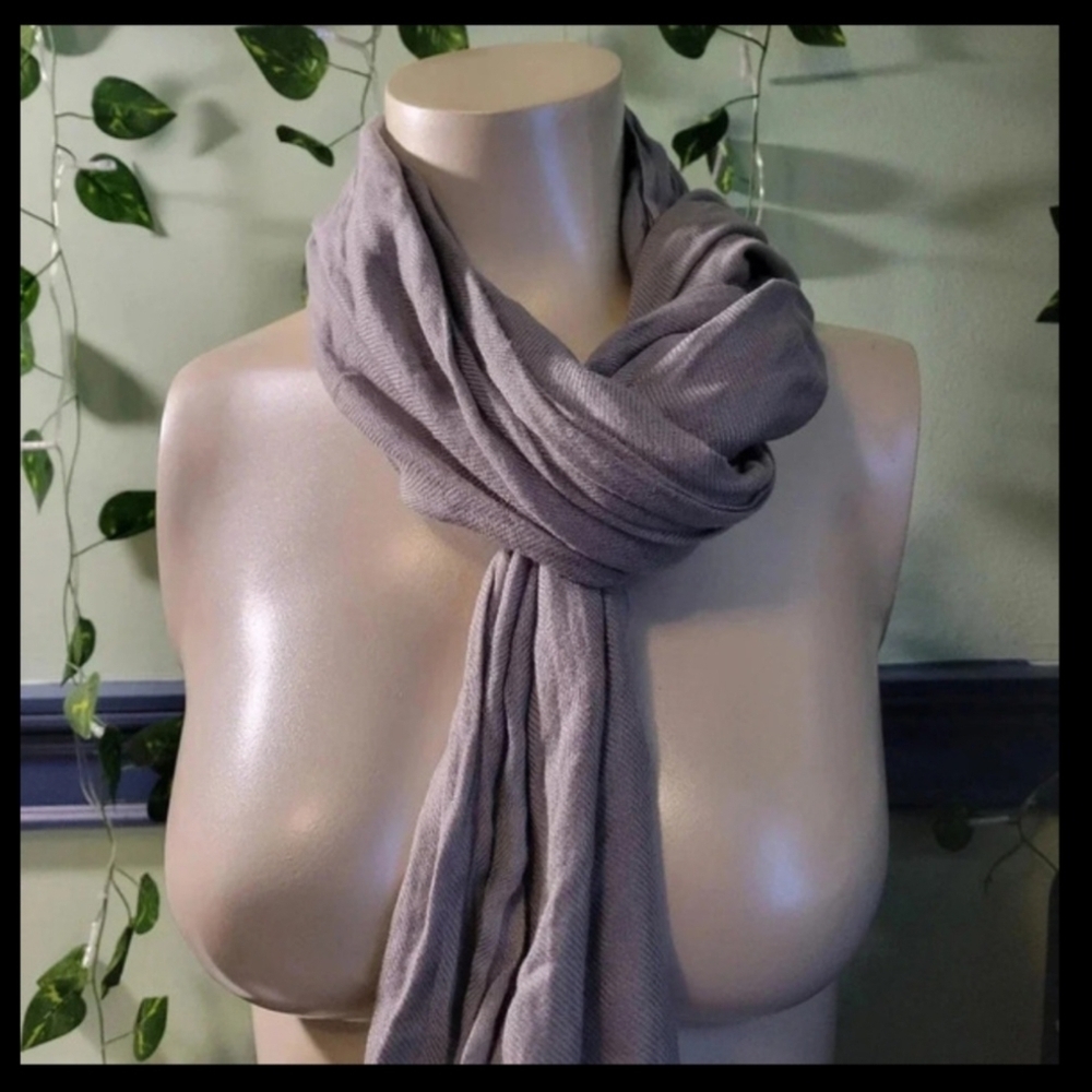 Grey Women’s Long Knitted Scarf Winter Accessory Cozy Classic One Size - Picture 3 of 5